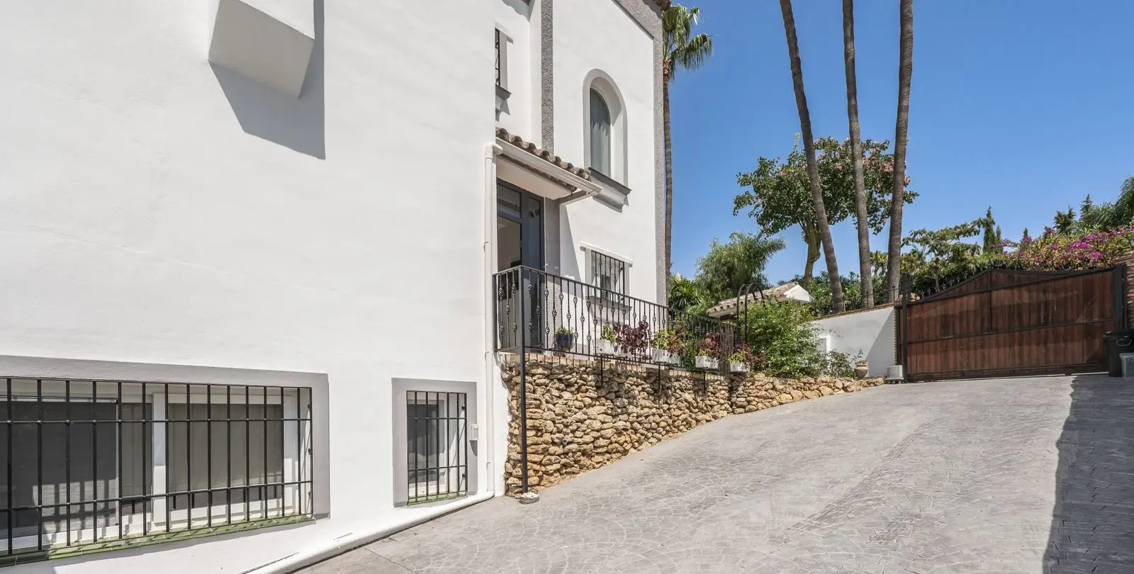 Sale of detached villa in Mijas Costa 37