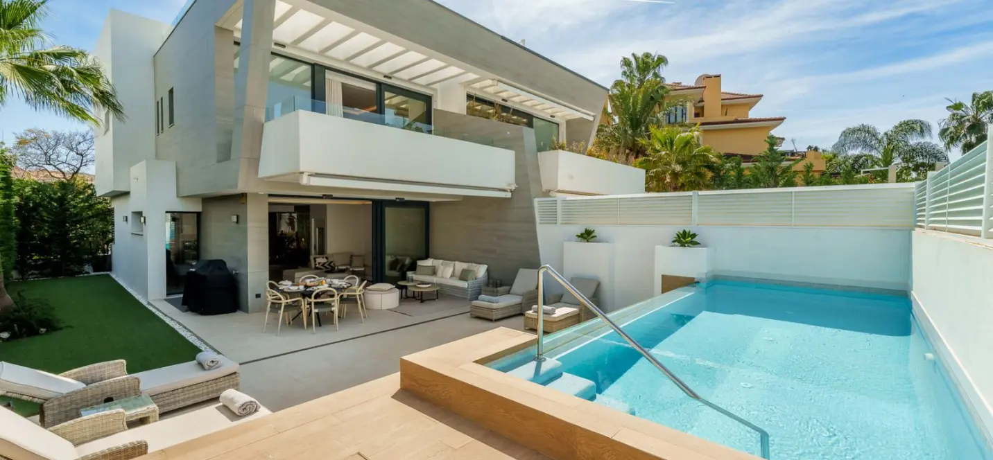 Sale of semi-detached house in Puerto Banús 0