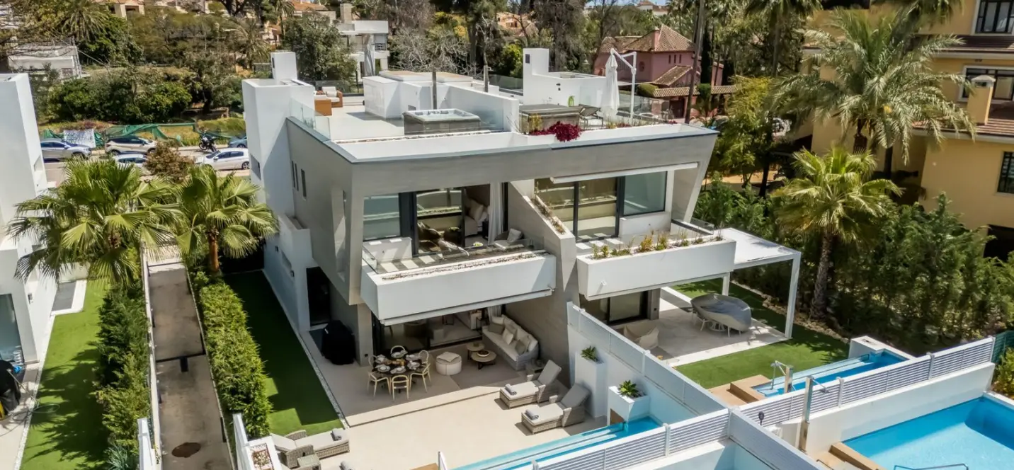 Sale of semi-detached house in Puerto Banús 1