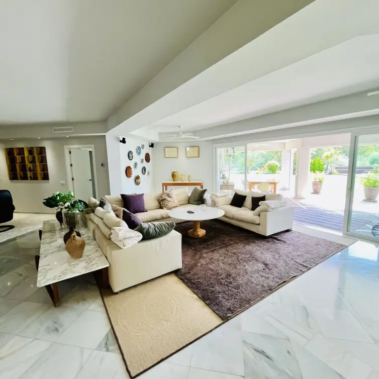 Sale of detached villa in Guadalmina Baja