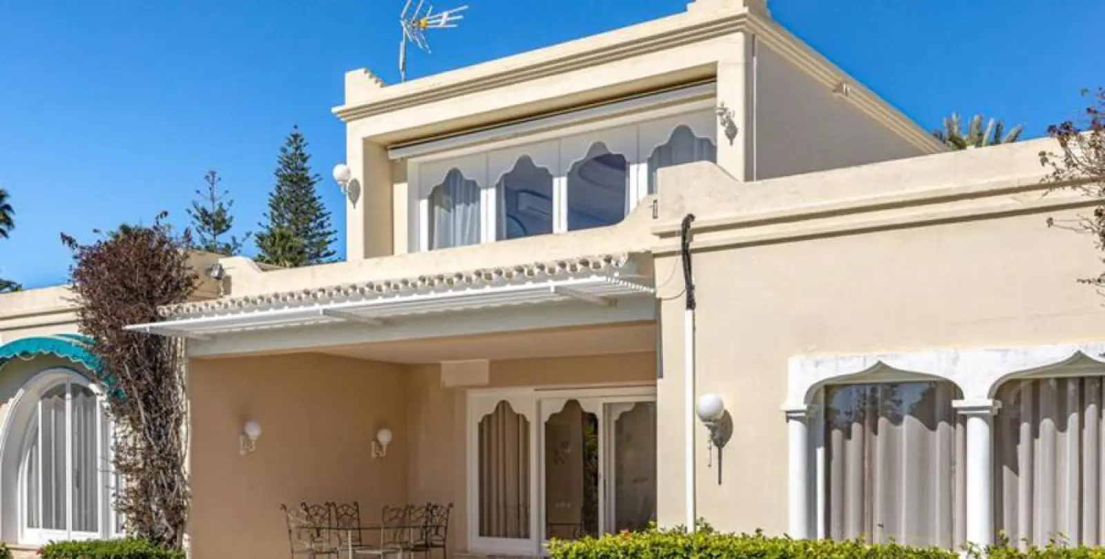Long-term rent of detached villa in Estepona 1