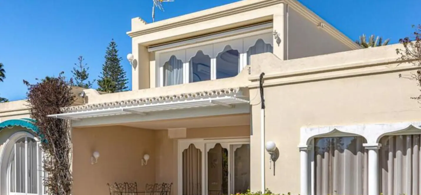 Long-term rent of detached villa in Estepona 0