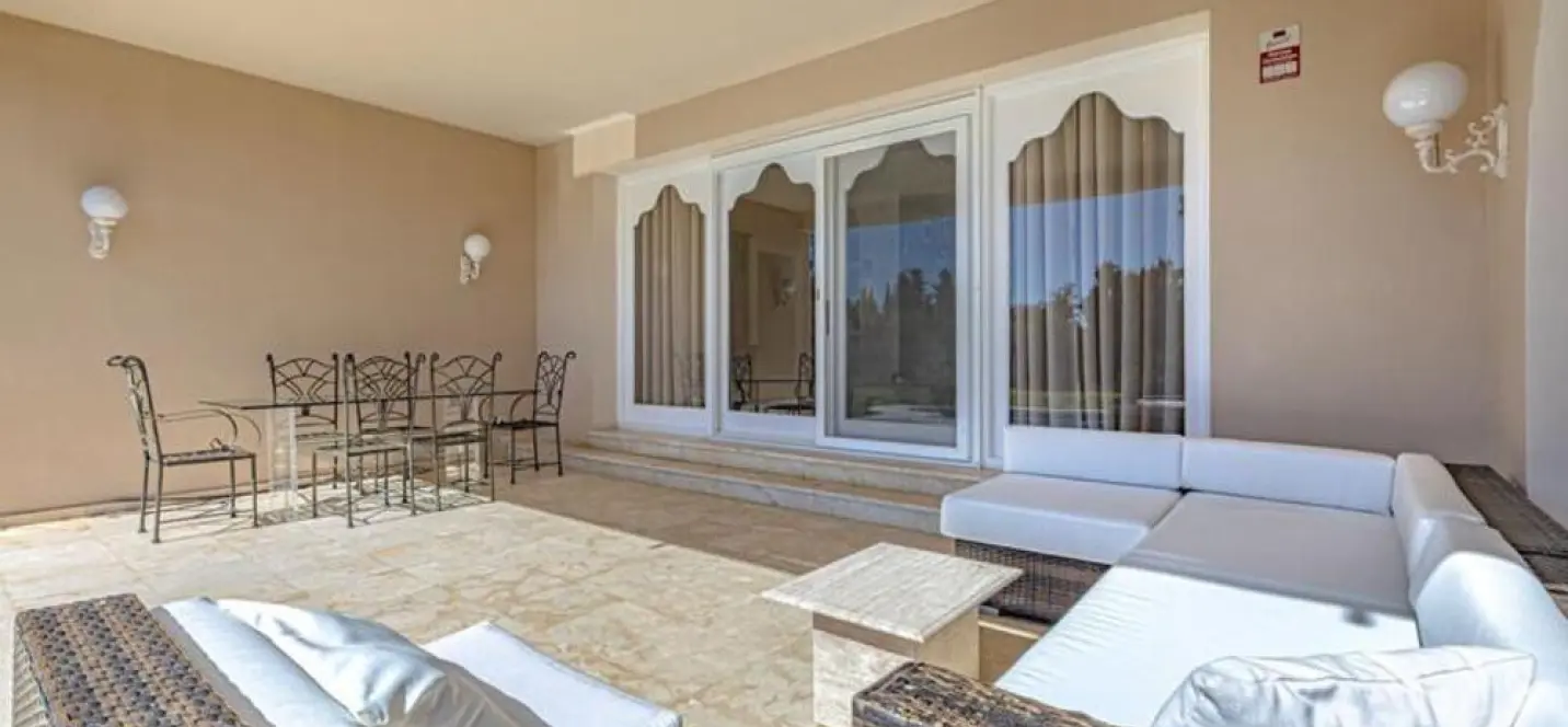 Long-term rent of detached villa in Estepona 1