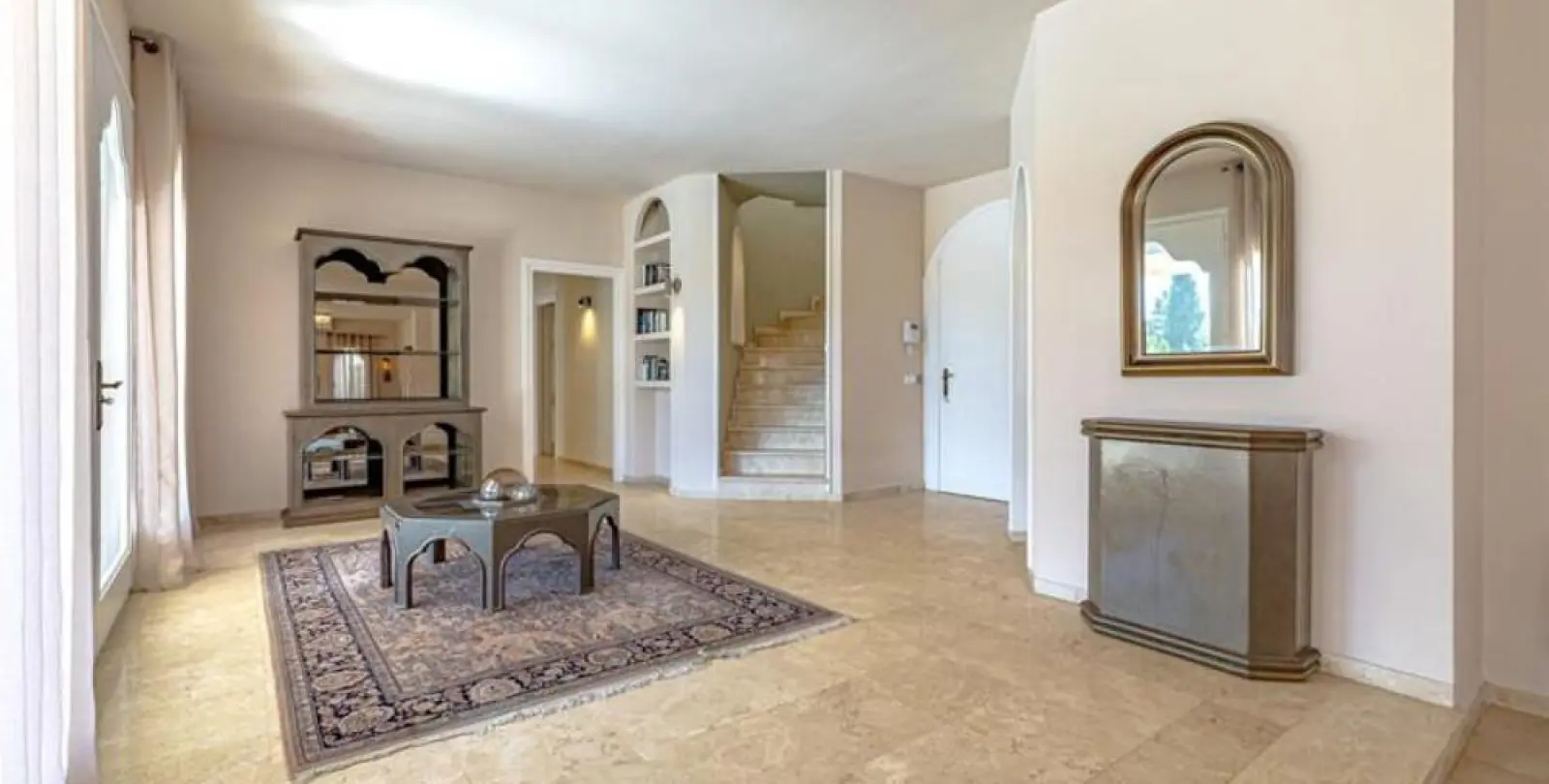 Long-term rent of detached villa in Estepona 12