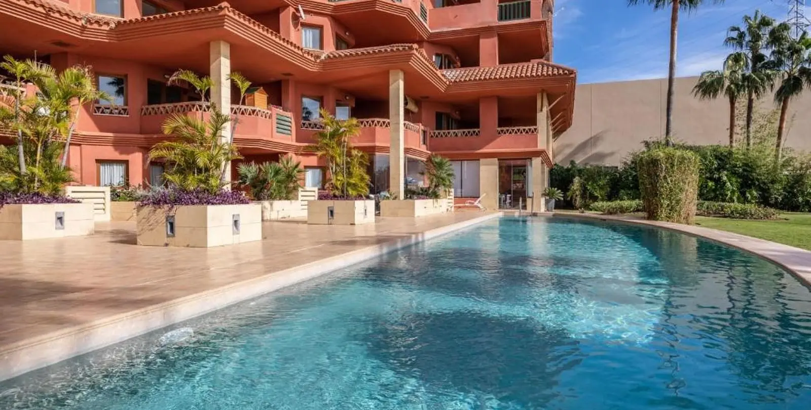Sale of middle floor apartment in Benalmadena 1