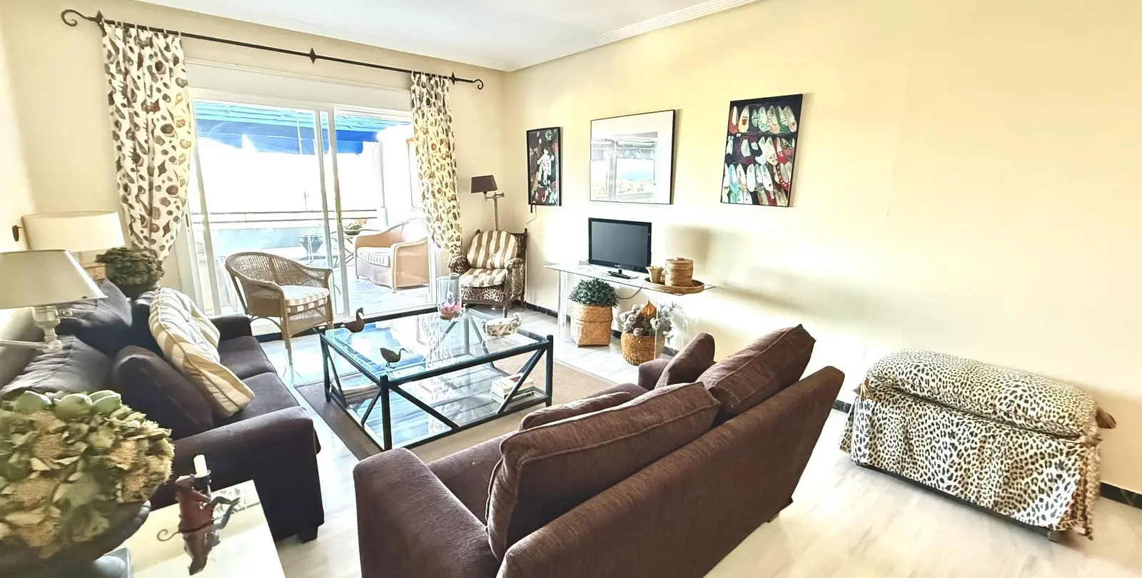 Sale of middle floor apartment in Puerto Banús 1