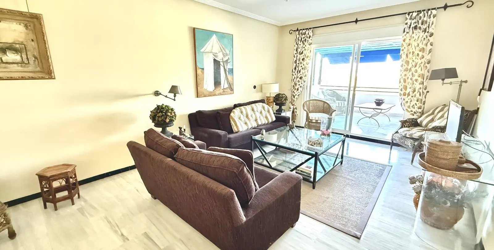 Sale of middle floor apartment in Puerto Banús 2