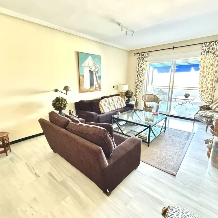 Продажа апартаментов на среднем этаже в Puerto Banús