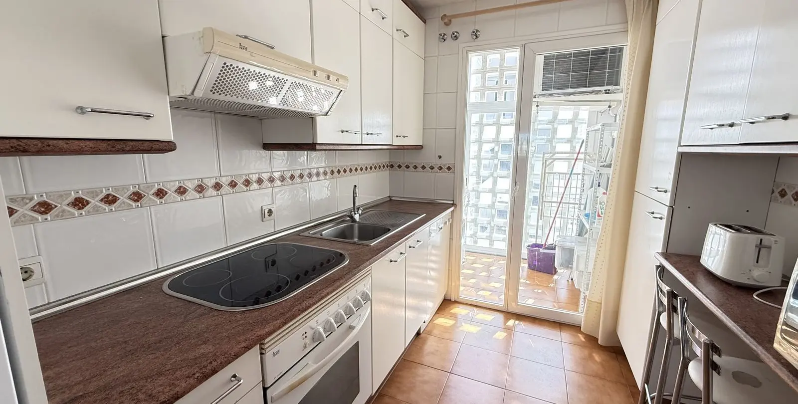 Sale of middle floor apartment in Puerto Banús 3