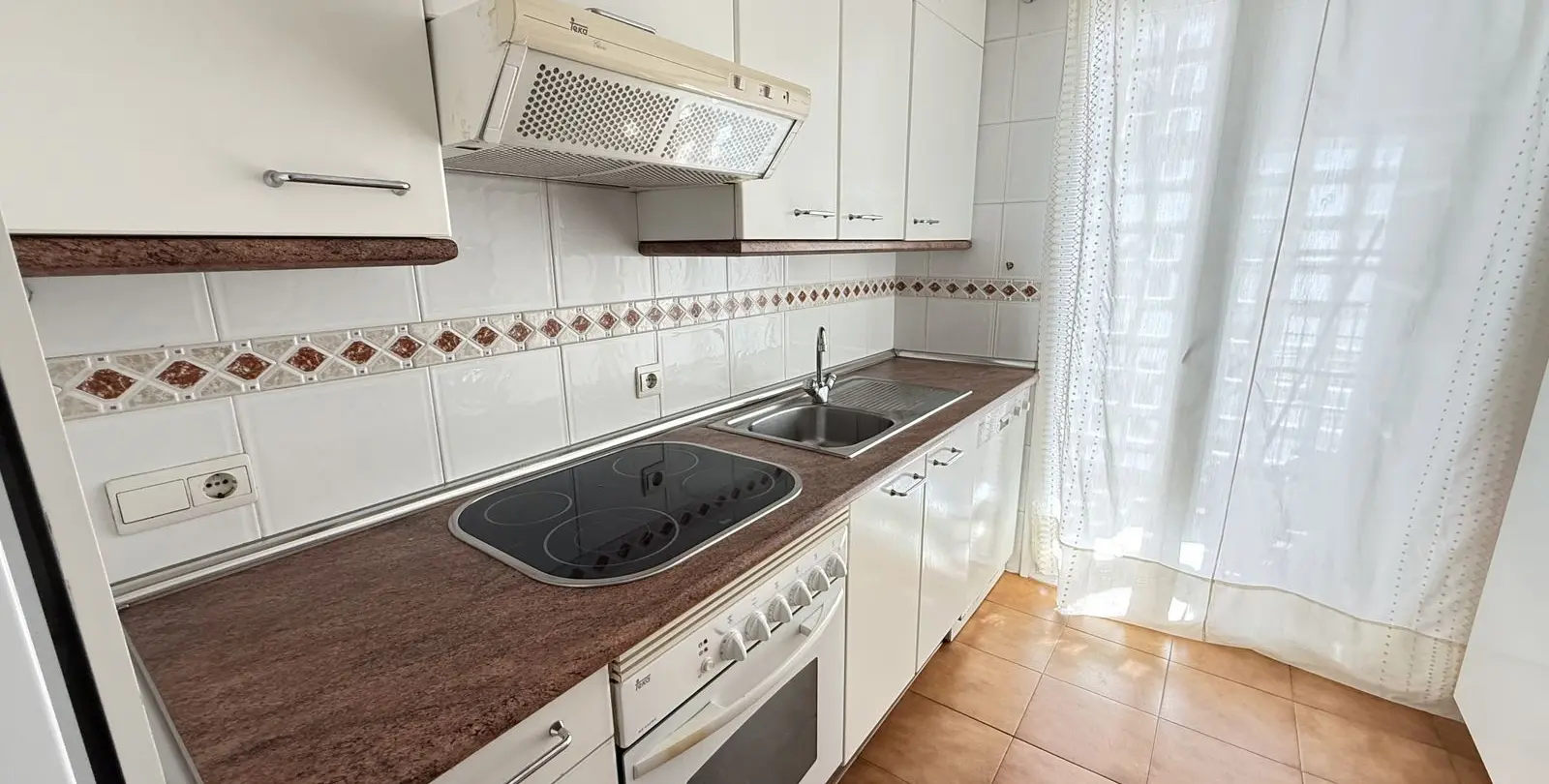 Sale of middle floor apartment in Puerto Banús 4