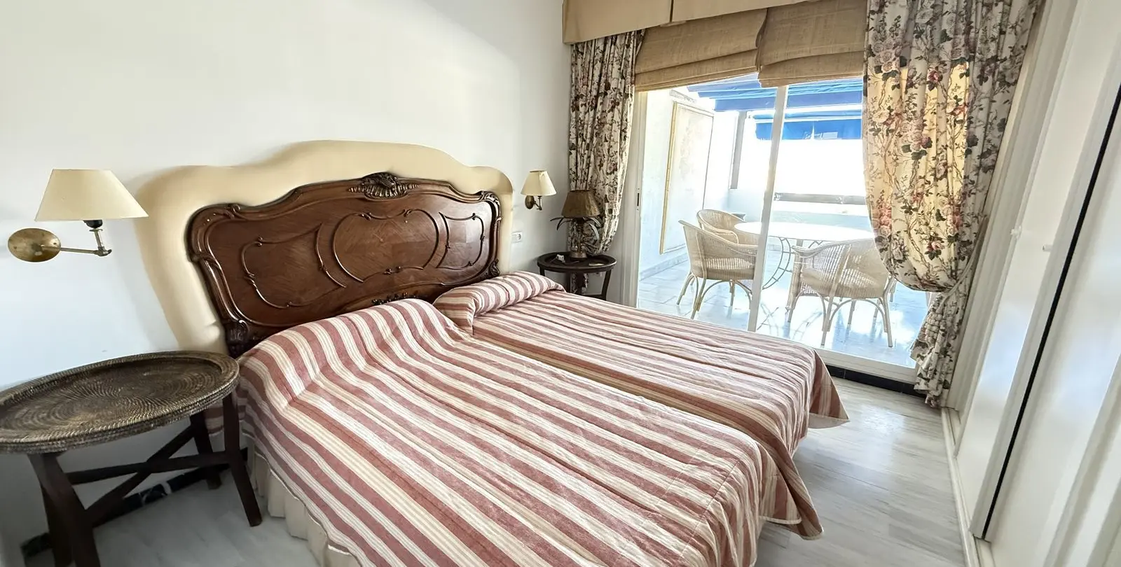 Sale of middle floor apartment in Puerto Banús 5