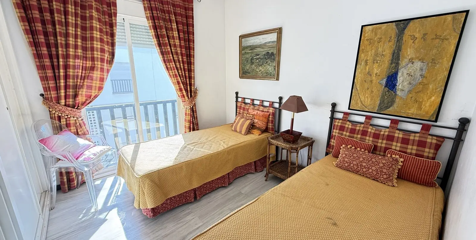 Sale of middle floor apartment in Puerto Banús 7