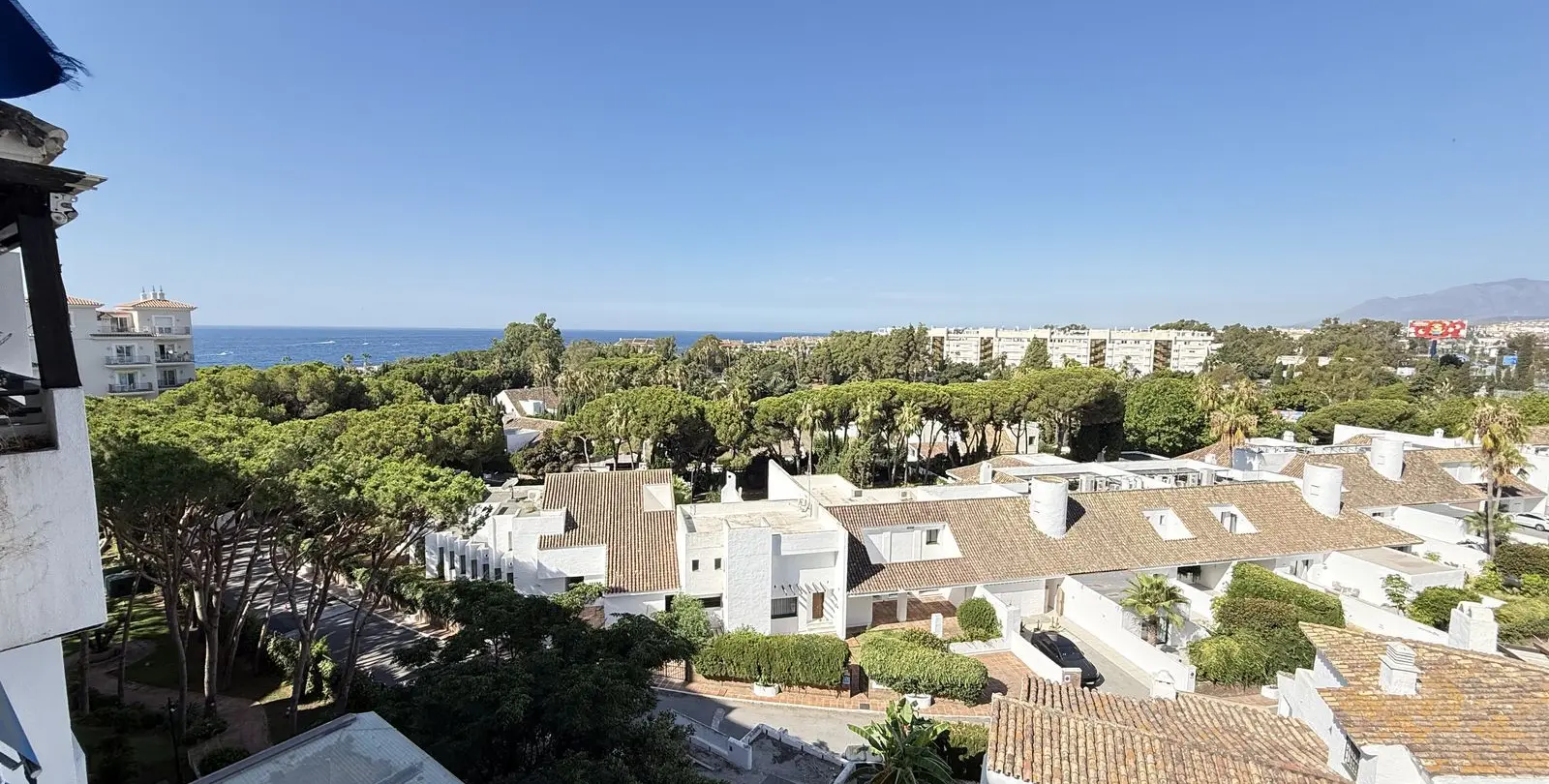 Sale of middle floor apartment in Puerto Banús 13