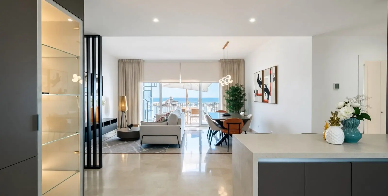 Sale of penthouse in El Paraiso 8