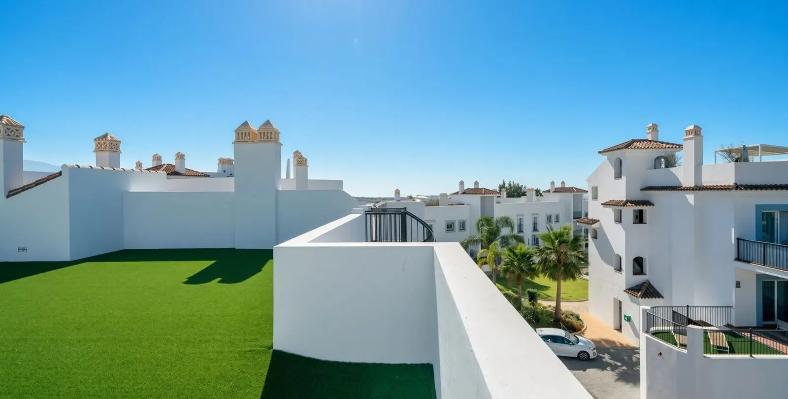 Sale of penthouse in El Paraiso 10