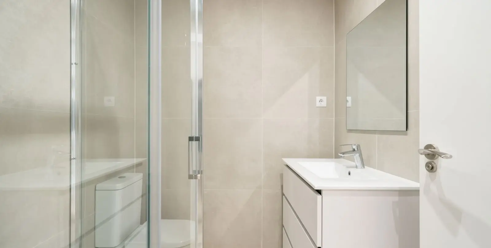 Sale of penthouse in El Paraiso 14
