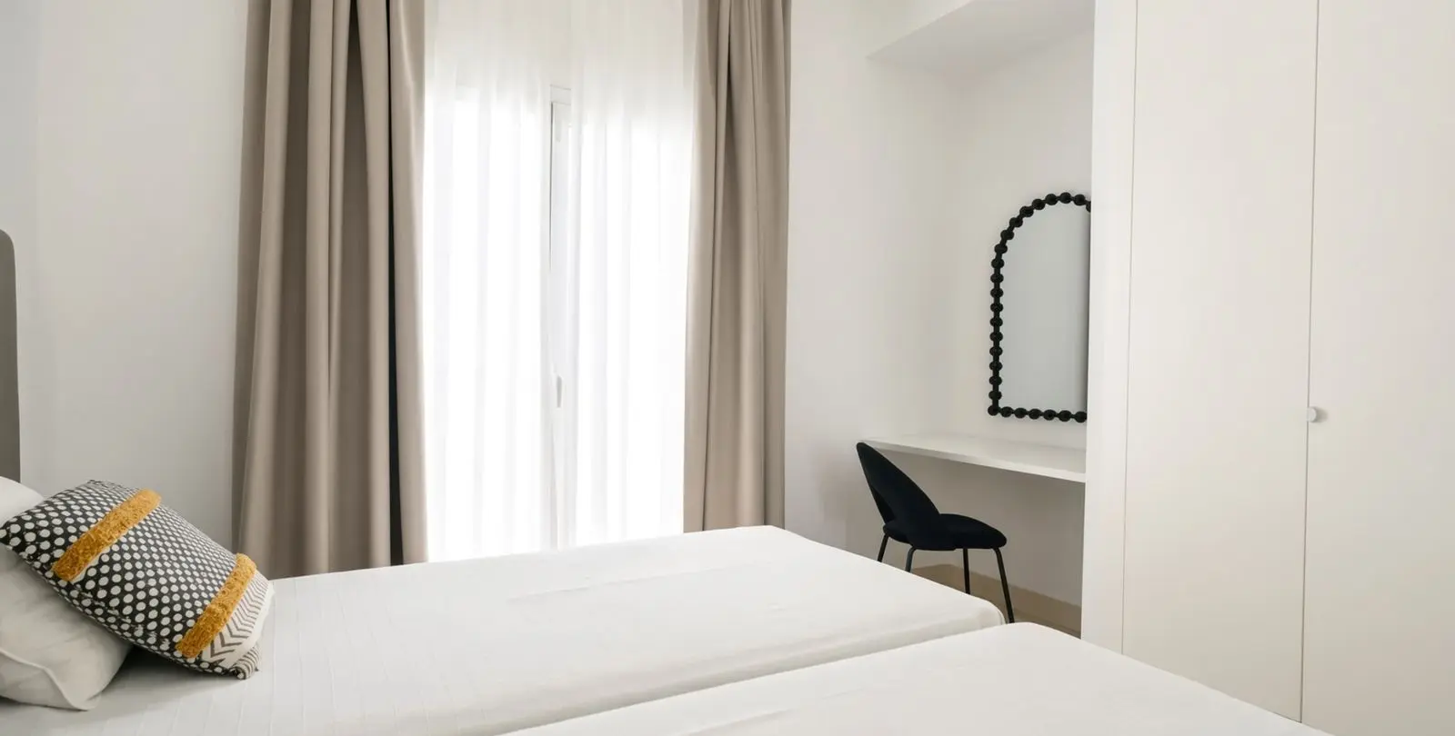 Sale of penthouse in El Paraiso 15