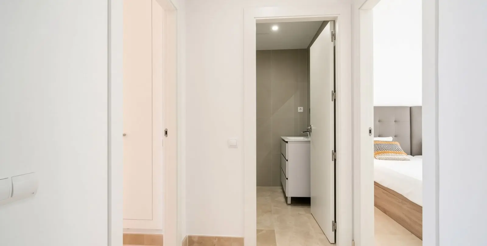 Sale of penthouse in El Paraiso 18