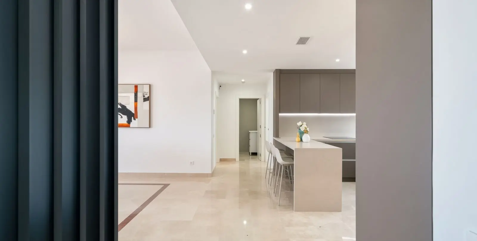 Sale of penthouse in El Paraiso 19
