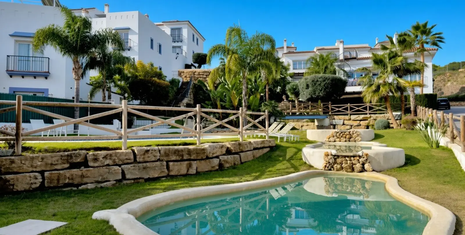 Sale of penthouse in El Paraiso 26
