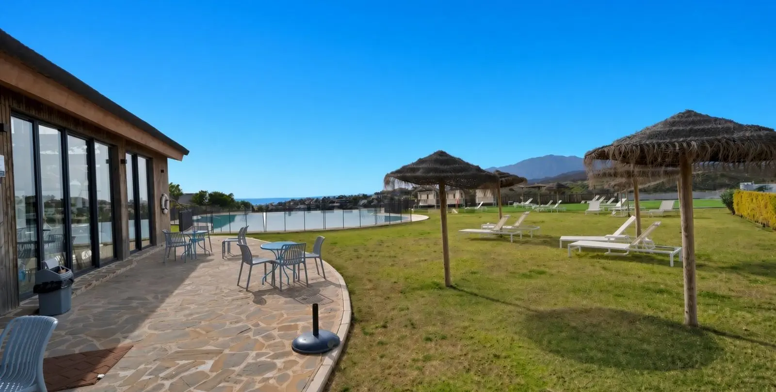 Sale of penthouse in El Paraiso 34