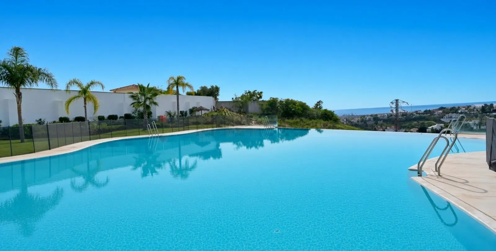 Sale of penthouse in El Paraiso 37