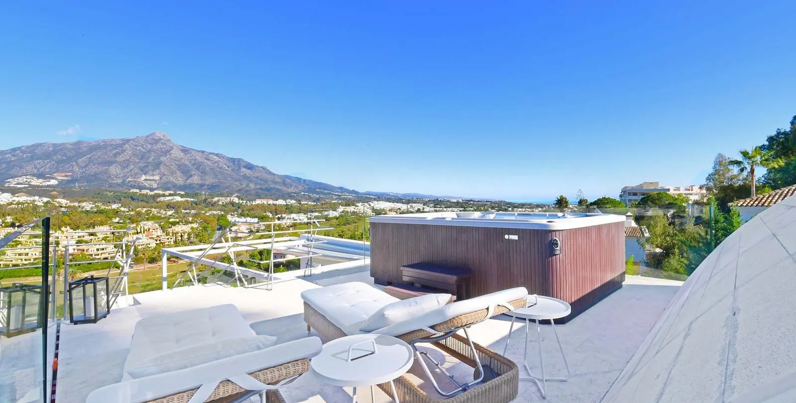 Sale of detached villa in Nueva Andalucía 6