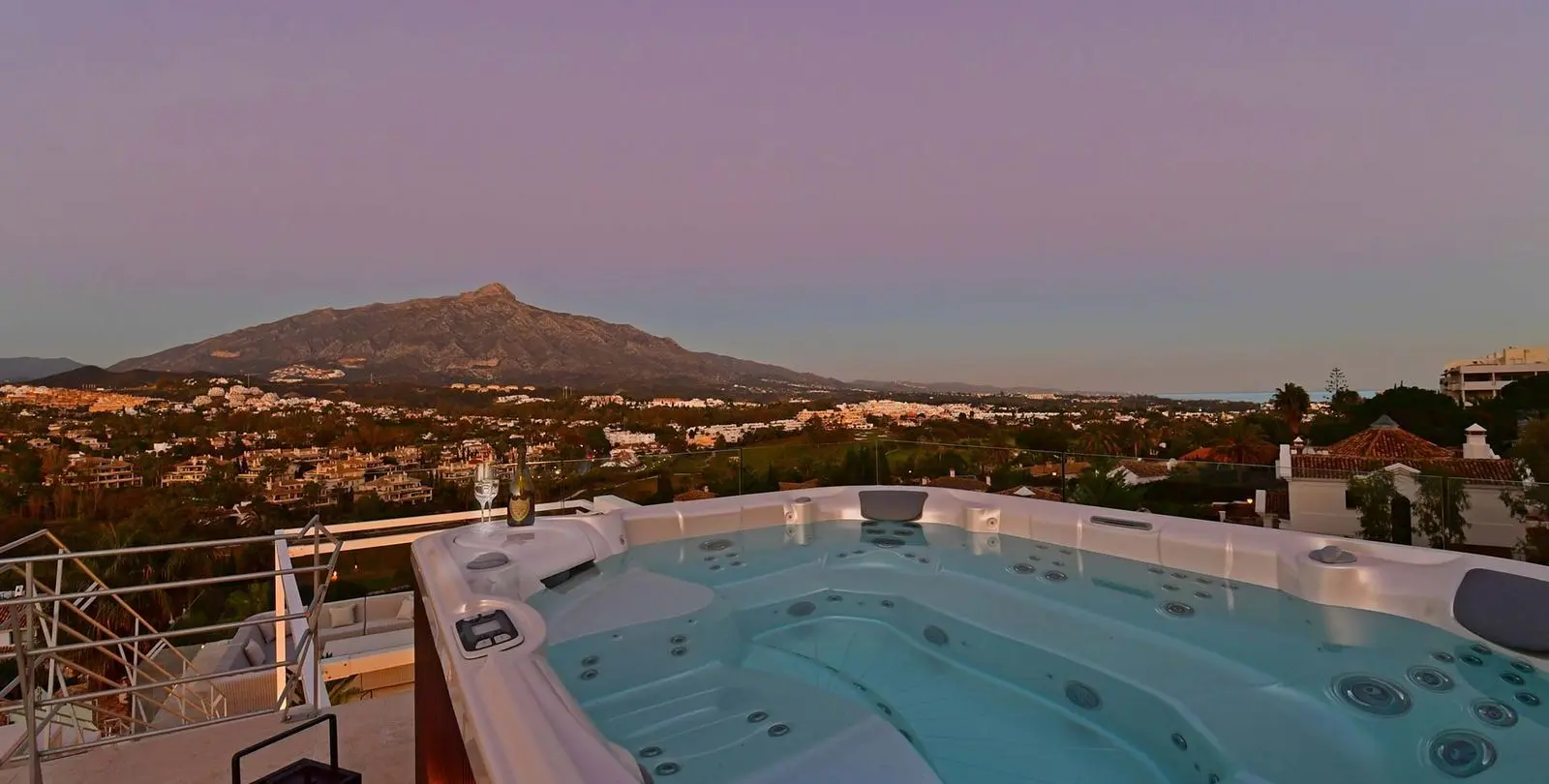 Sale of detached villa in Nueva Andalucía 7
