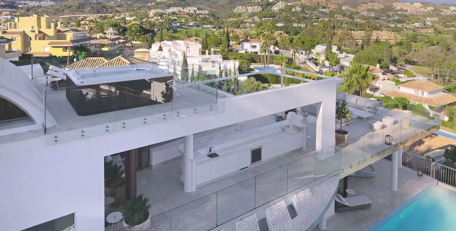 Alquiler a corto plazo de villa independiente en Nueva Andalucía 18