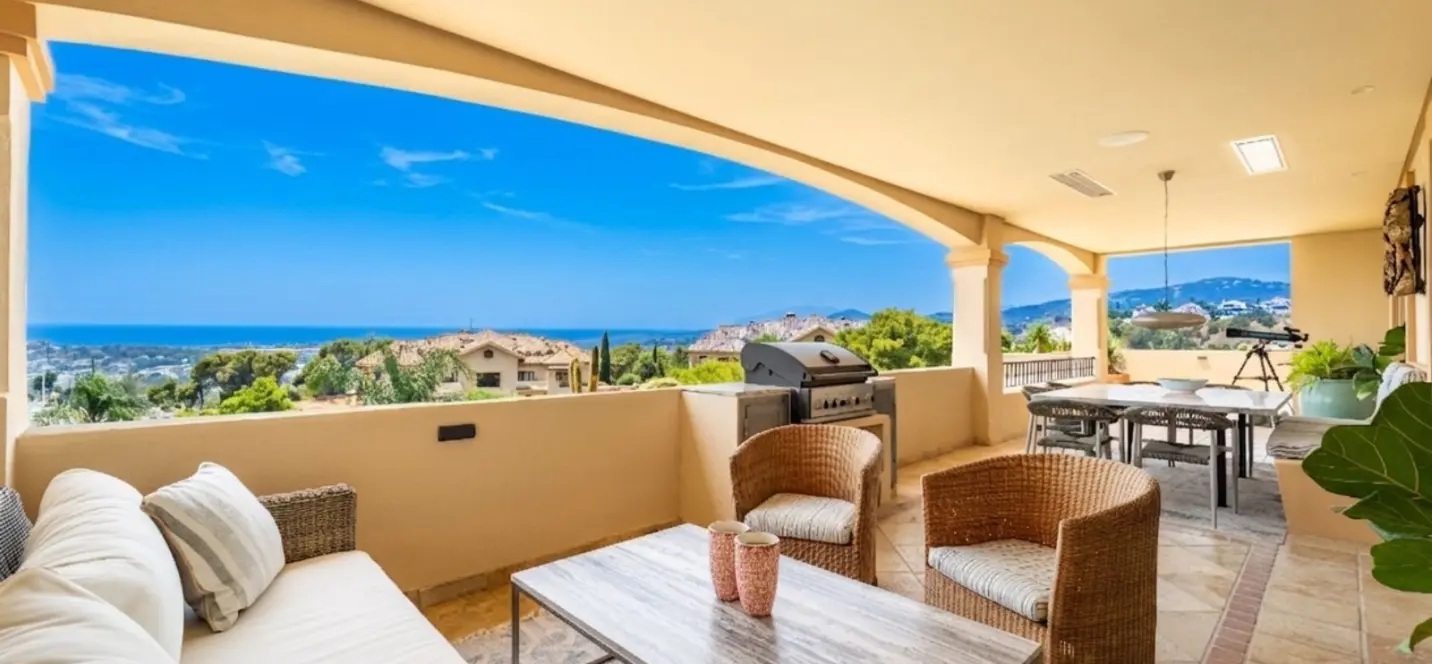 Sale of penthouse duplex in Nueva Andalucía 0