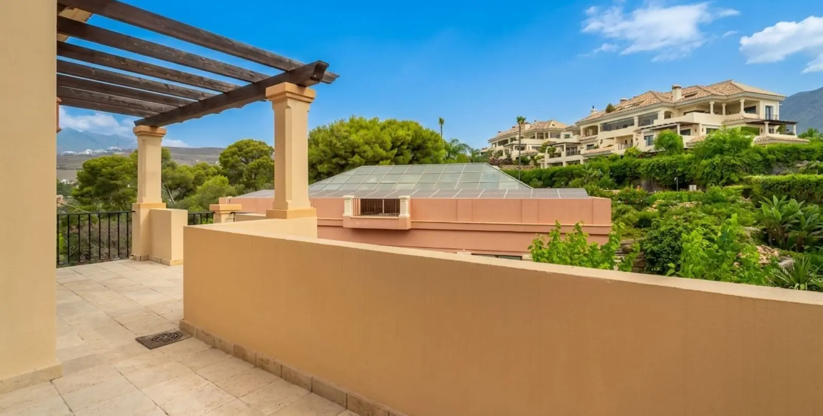Продажа двухуровневого пентхауса в Nueva Andalucía 40