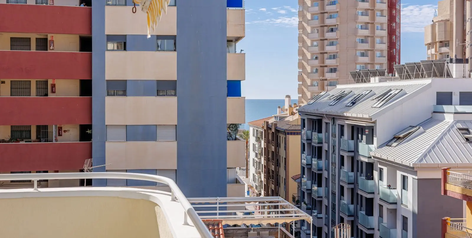Venta de apartamento en planta media en Fuengirola 2