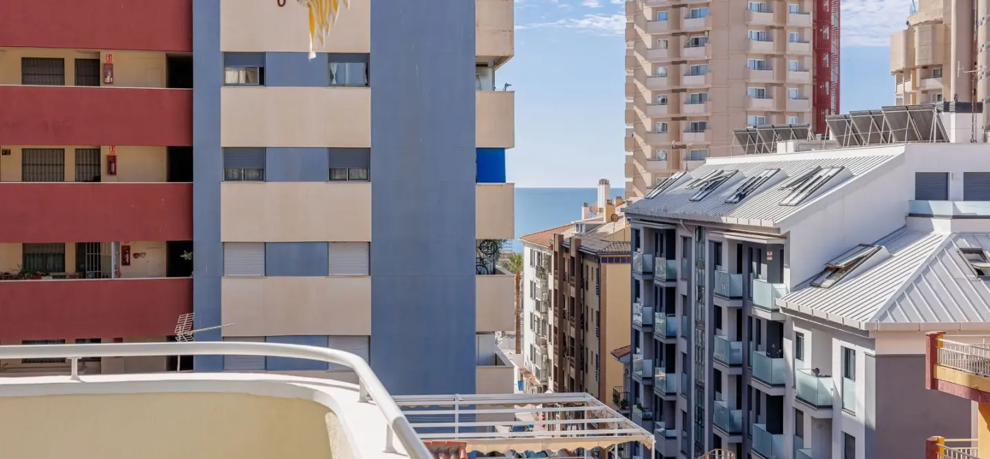 Venta de apartamento en planta media en Fuengirola 1