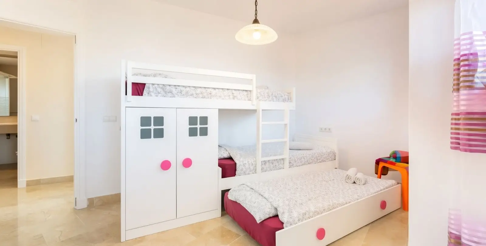Sale of penthouse duplex in Estepona 7