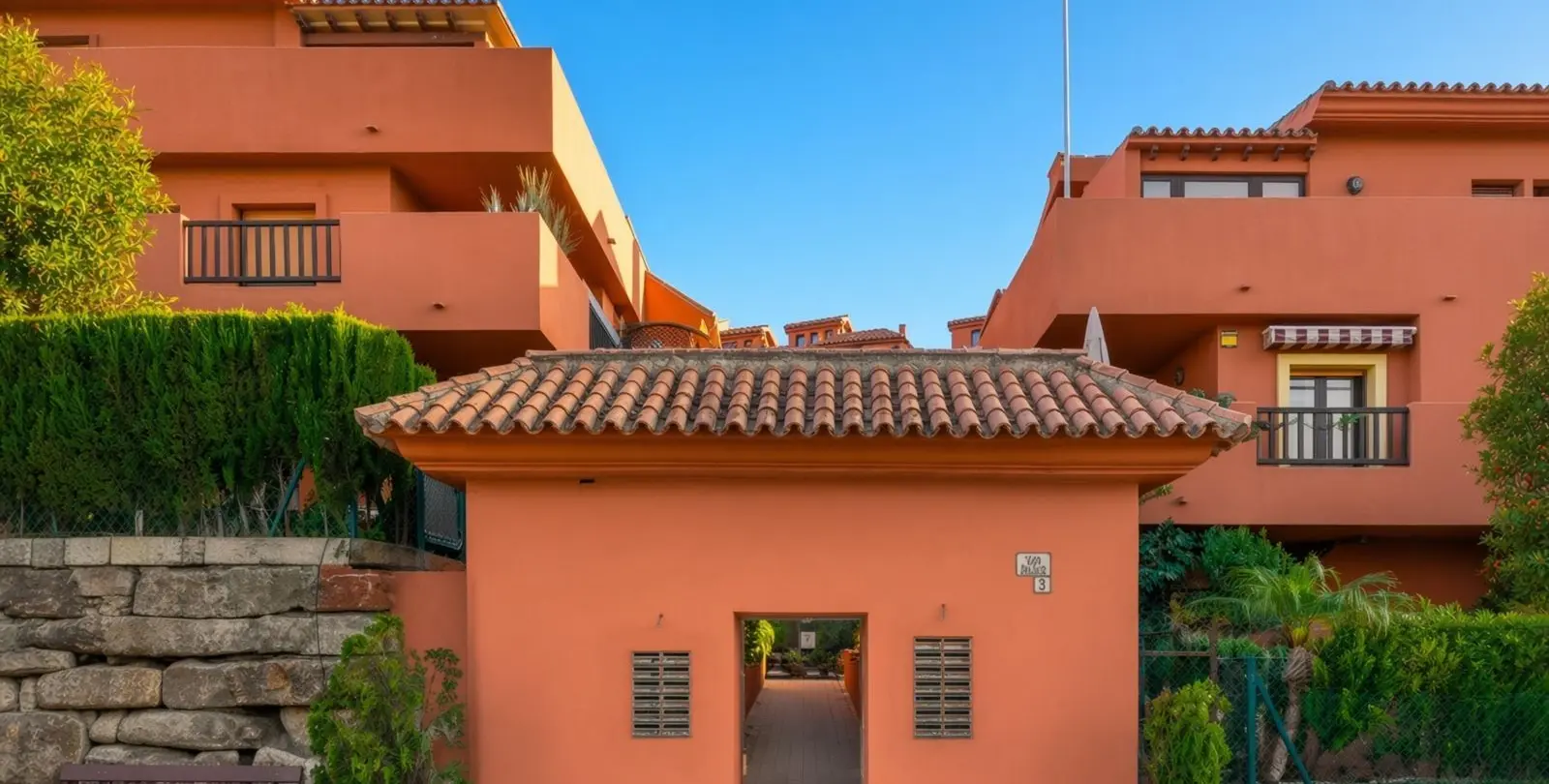 Sale of penthouse duplex in Estepona 11