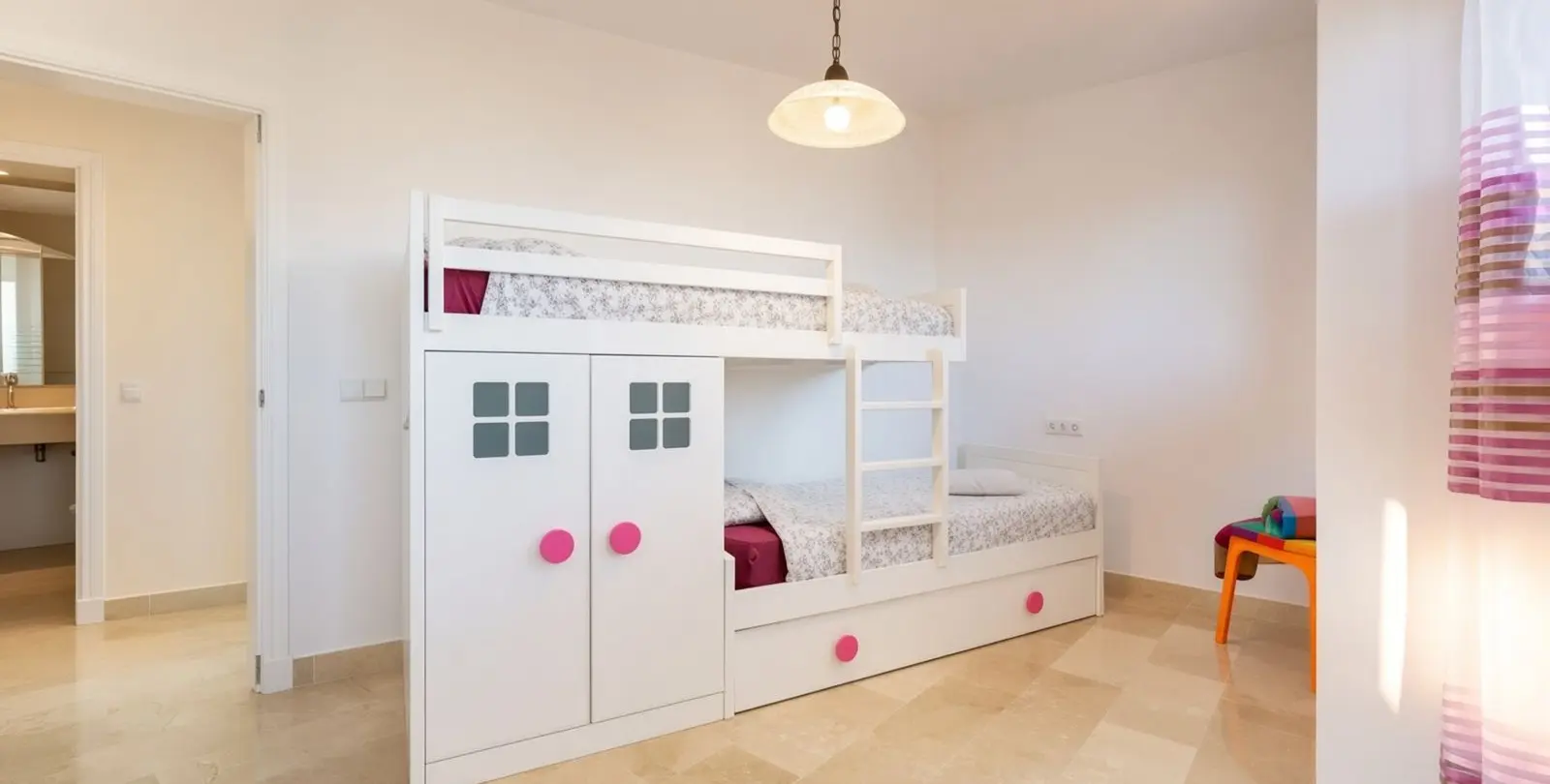 Sale of penthouse duplex in Estepona 13
