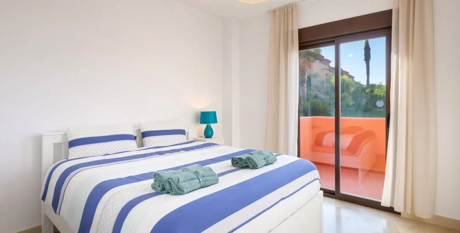 Sale of penthouse duplex in Estepona 14