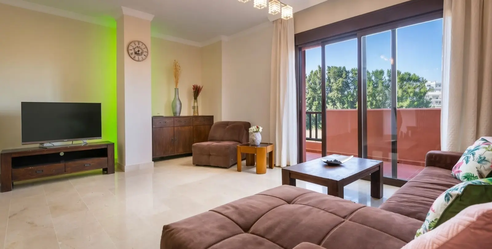 Sale of penthouse duplex in Estepona 17