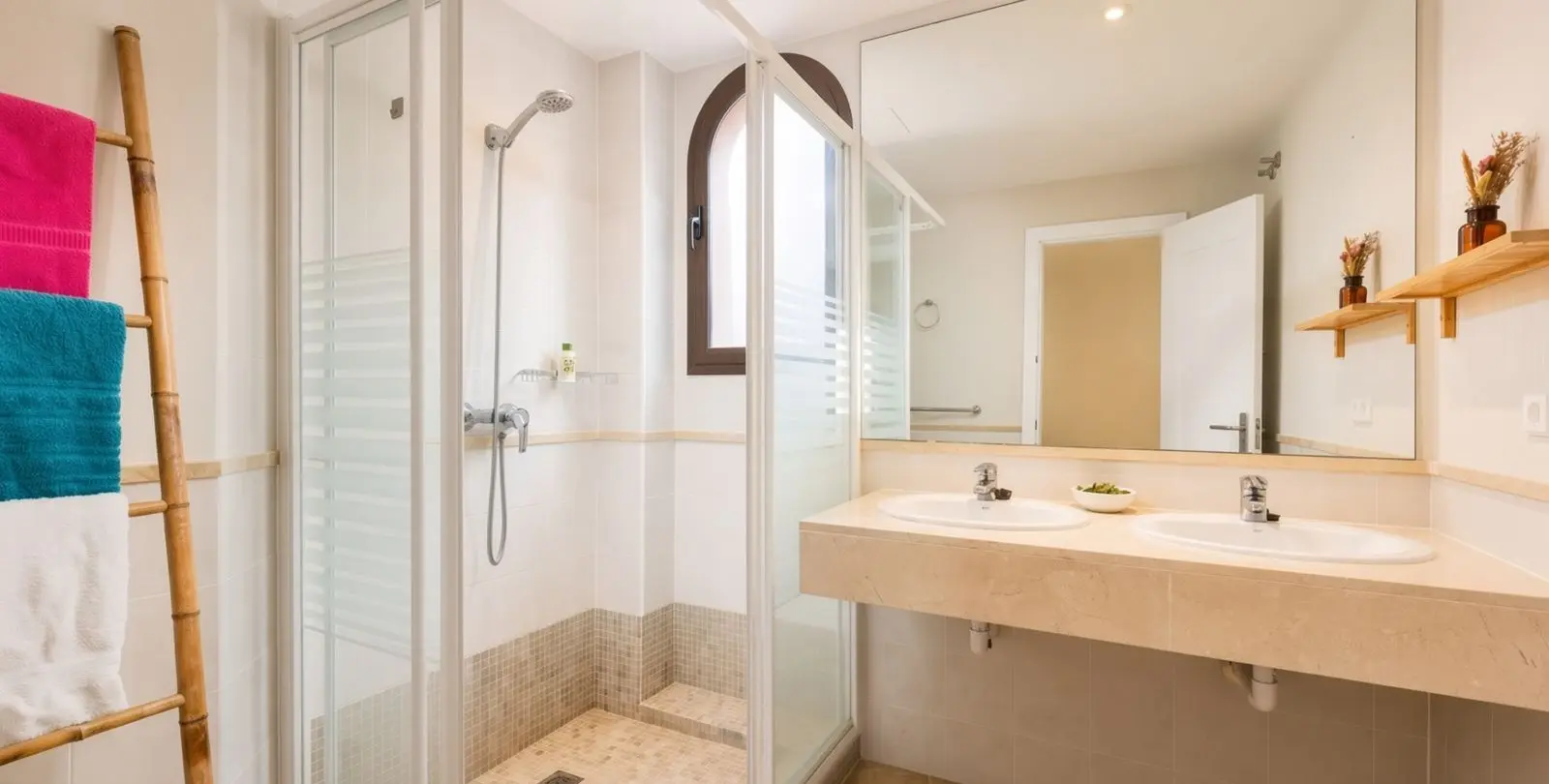 Sale of penthouse duplex in Estepona 18