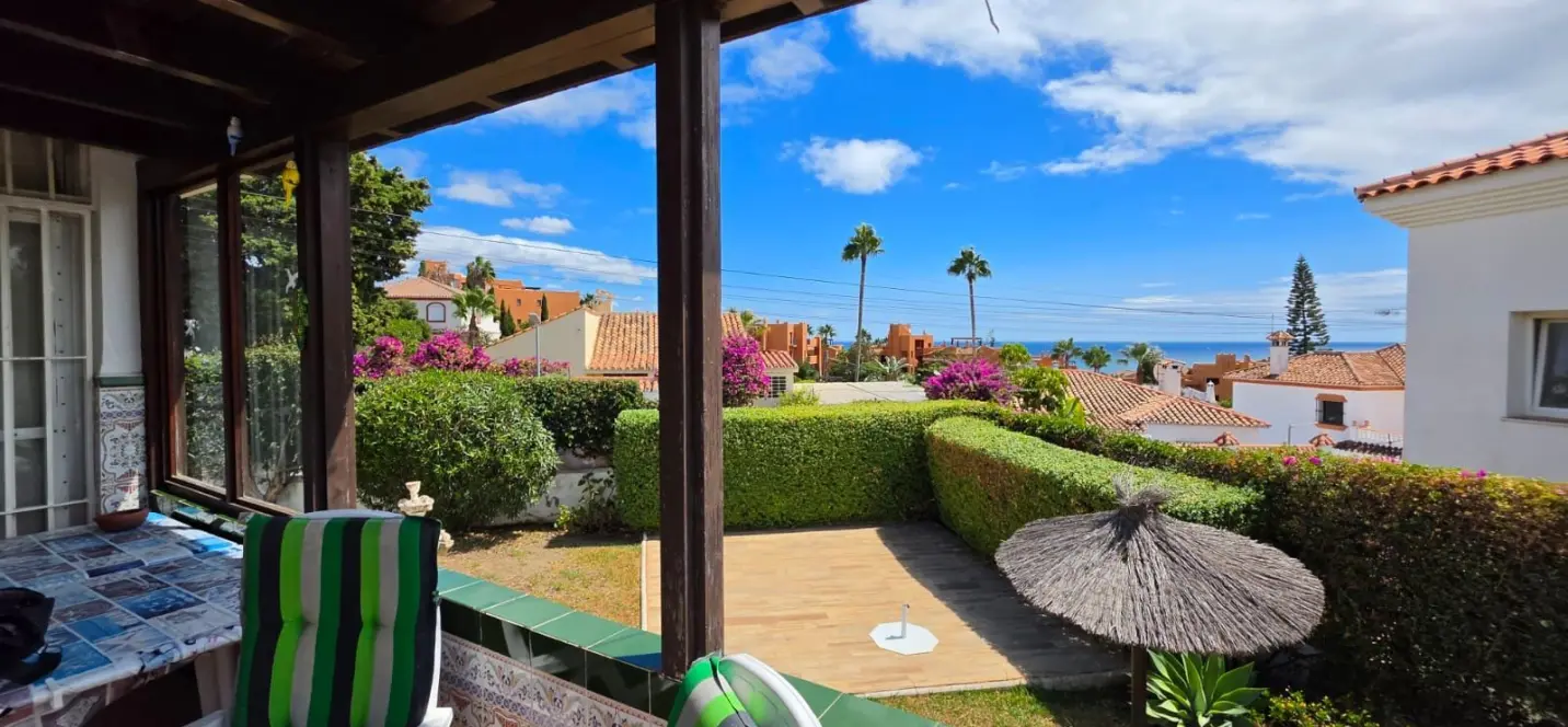Продажа  отдельно стоящей виллы в Estepona 0