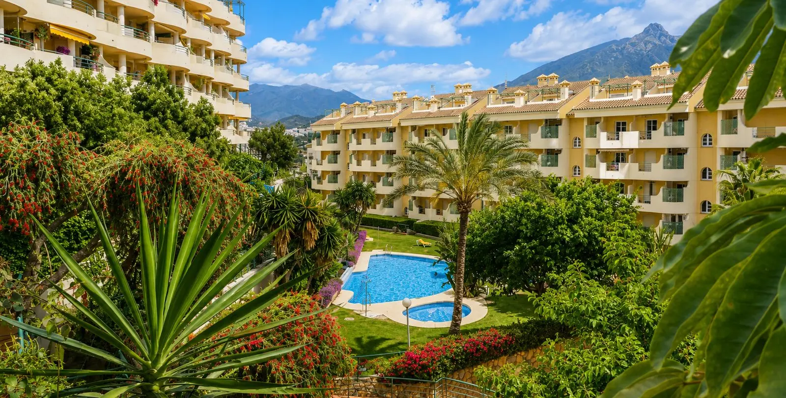 Sale of middle floor apartment in Nueva Andalucía 1
