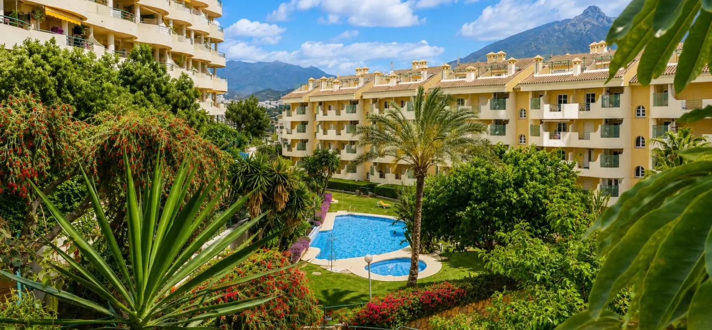 Sale of middle floor apartment in Nueva Andalucía 0