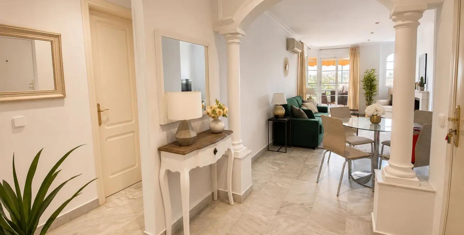 Sale of middle floor apartment in Nueva Andalucía 3