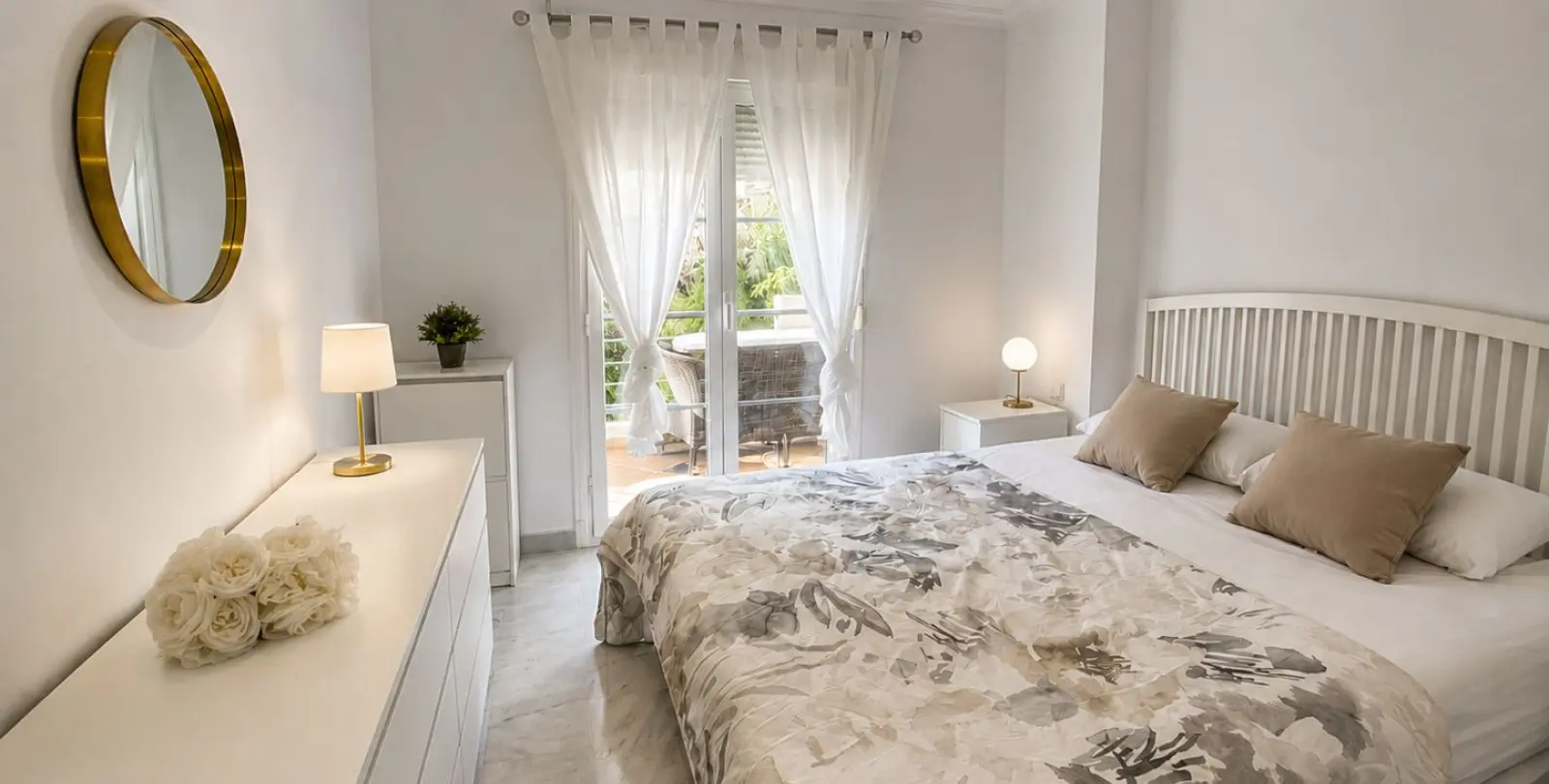 Sale of middle floor apartment in Nueva Andalucía 5