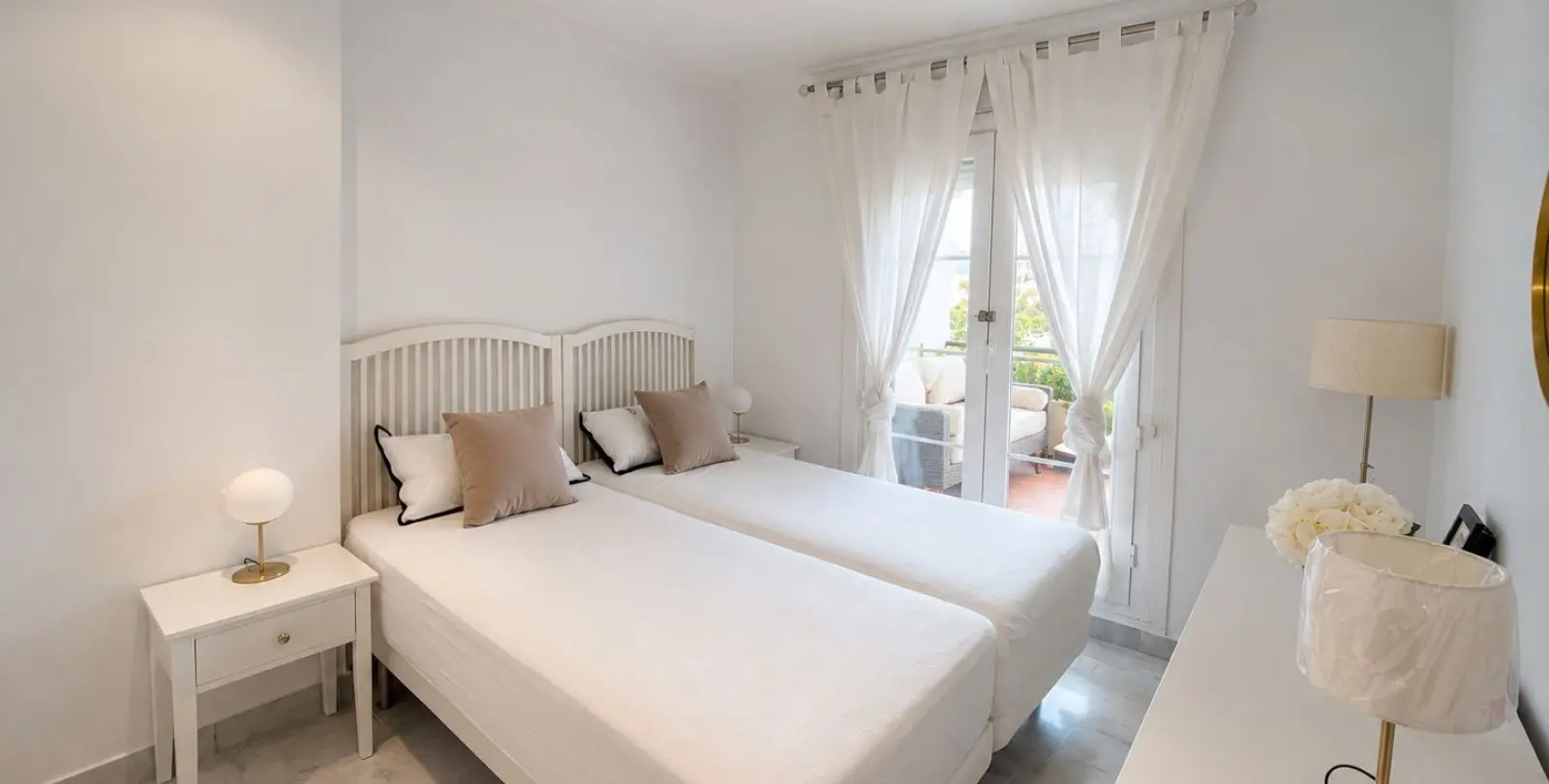 Sale of middle floor apartment in Nueva Andalucía 7
