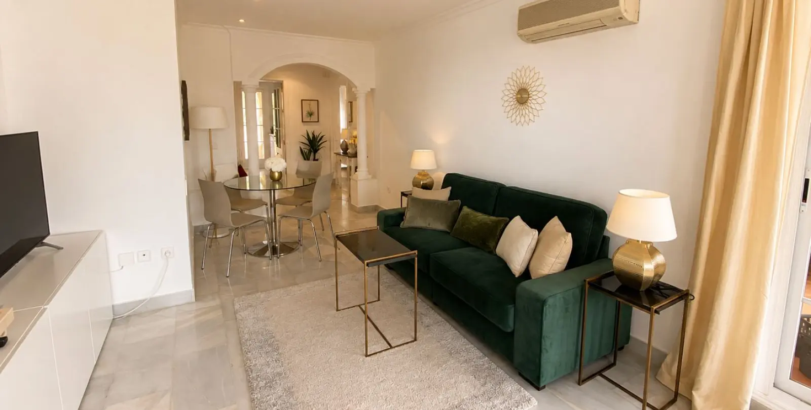 Sale of middle floor apartment in Nueva Andalucía 12