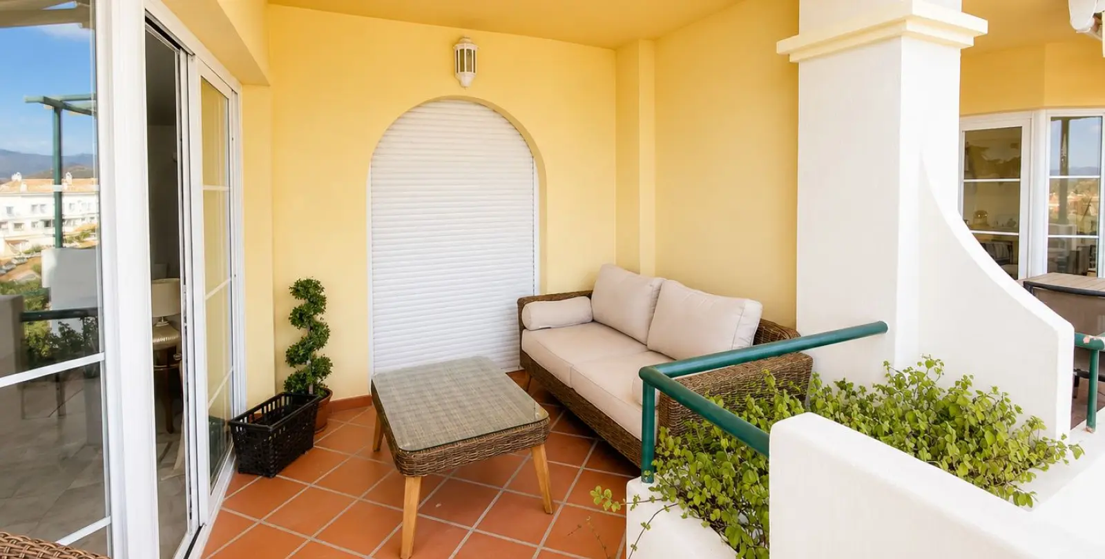 Sale of middle floor apartment in Nueva Andalucía 15