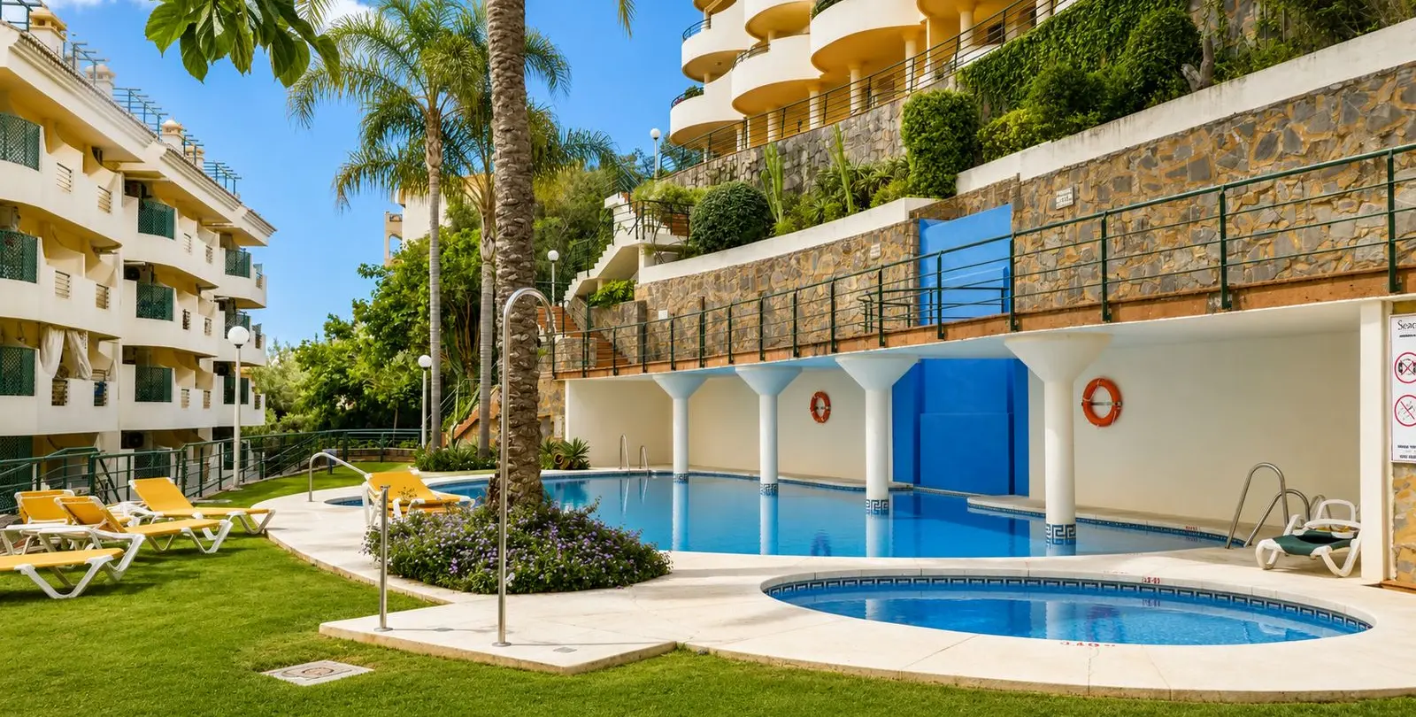 Sale of middle floor apartment in Nueva Andalucía 19