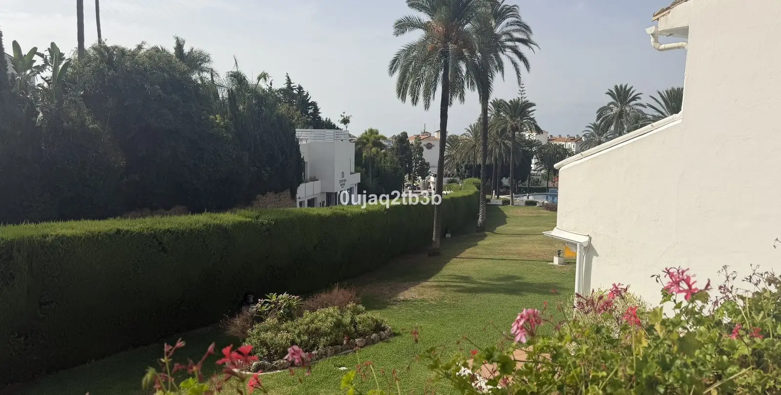 Sale of middle floor apartment in Nueva Andalucía 2