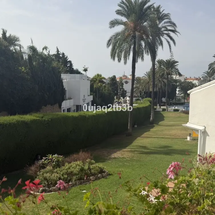Продажа апартаментов на среднем этаже в Nueva Andalucía